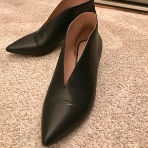 Pour La Victorie kitten heal booties